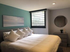 Premier Apartment | Iron/ironing board, free WiFi