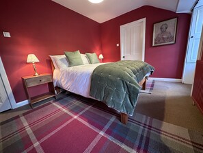 Double Room, Ensuite, Garden View (The Well Red) | Soundproofing - Spean Lodge (Spean Bridge)