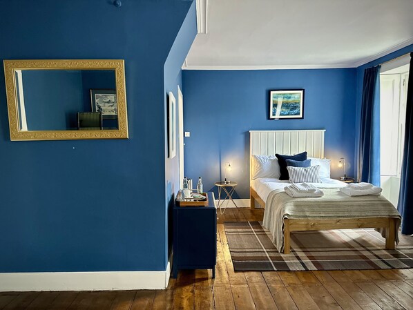 Family Room, Ensuite, Garden View (The Blue Room) | Soundproofing - Spean Lodge (Spean Bridge)