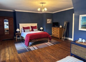 Family Room, Ensuite, Garden View (The Blue Room) | Soundproofing - Spean Lodge (Spean Bridge)