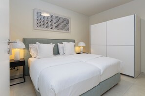 2 bedrooms, premium bedding, laptop workspace, free WiFi