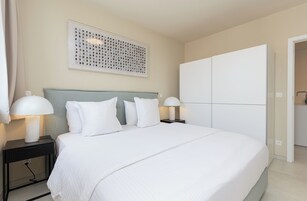Apartamento Deluxe, 2 habitaciones, balcón, vistas a la ciudad | 2 dormitorios y ropa de cama de alta calidad
