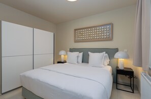Deluxe-Apartment, 2 Schlafzimmer, Balkon, Stadtblick | 2 Schlafzimmer, hochwertige Bettwaren, laptopgeeigneter Arbeitsplatz