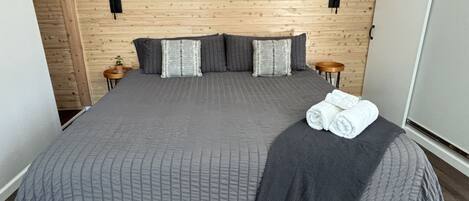 1 sovrum, strykjärn/strykbräda, wi-fi och sängkläder