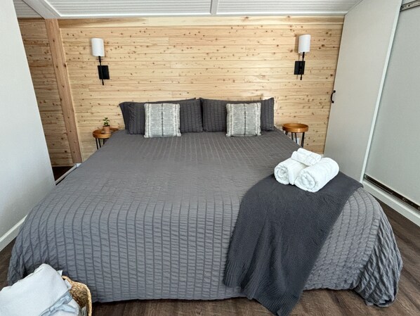 1 habitación, tabla de planchar con plancha, wifi y ropa de cama