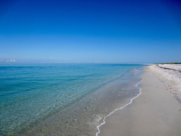 Solstolar och strandhanddukar