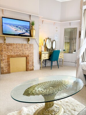 Egyptian cotton sheets, premium bedding, memory-foam beds - The X Hotel (Hove)