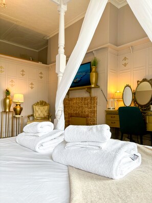Suite, Ensuite | Egyptian cotton sheets, premium bedding, memory-foam beds - The X Hotel (Hove)