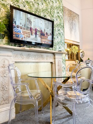 Honeymoon Suite, Ensuite | Egyptian cotton sheets, premium bedding, memory foam beds - The X Hotel (Hove)