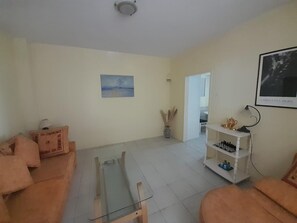 Living area - Beach Edge, 4-bed House in Muo Kotor (Kotor)