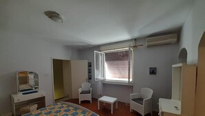 บ้านพัก | 4 ห้องนอน, เตารีด/โต๊ะรีดผ้า, ผ้าปูที่นอน