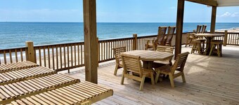 BEACHFRONT-HOTTUB- 5br-4ba, amazing deck, grill & chill, hoops, kids’ loft, pets