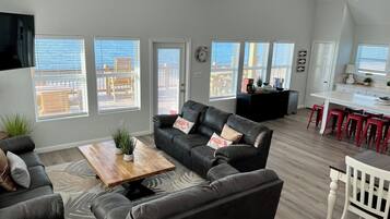 Smart TV, table football