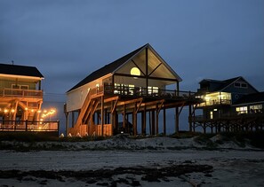 Exterior - BEACHFRONT-HOTTUB- 5br-4ba, amazing deck, grill & chill, hoops, kids’ loft, pets (Gilchrist)