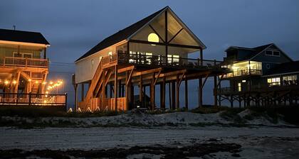 BEACHFRONT-HOTTUB- 5br-4ba, amazing deck, grill & chill, hoops, kids’ loft, pets