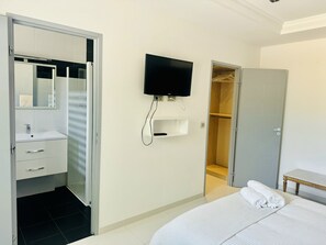 6 Schlafzimmer, Bügeleisen/Bügelbrett, kostenloses WLAN, Bettwäsche