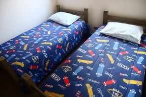 2 chambres, literie de qualité supérieure, rideaux occultants