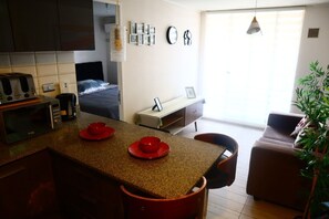 Lägenhet | Eget kök | Stort kylskåp och grytor/köksredskap