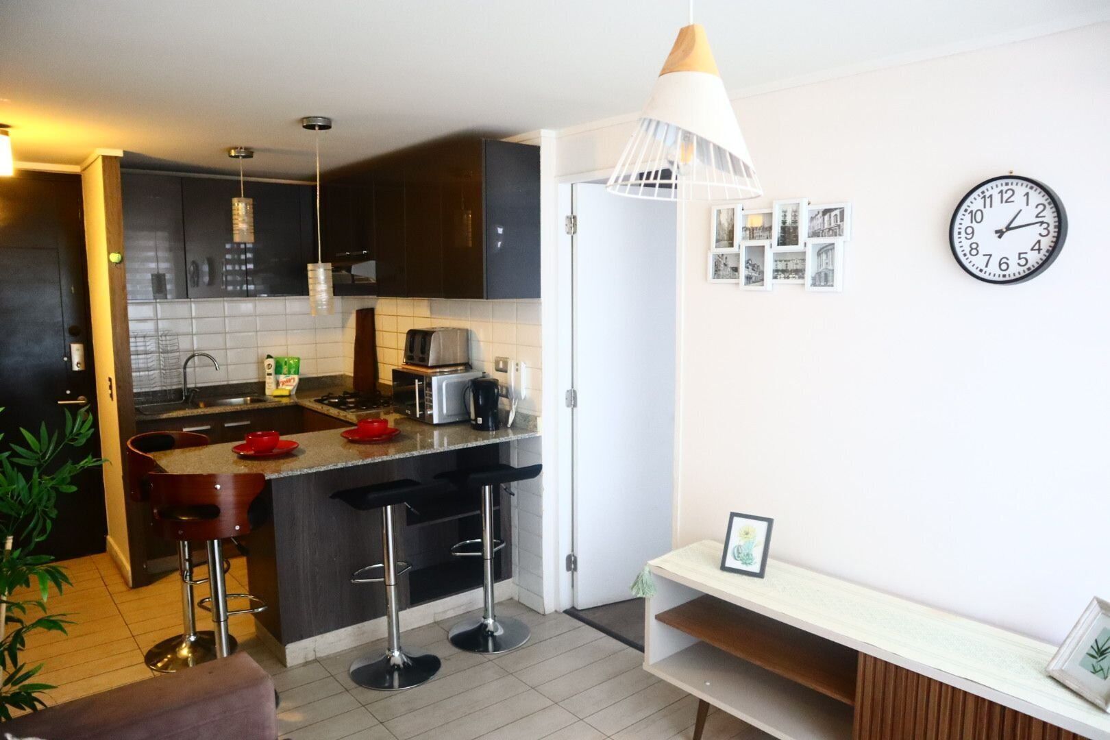 Departamento | Cocina privada | Refrigerador con congelador y utensilios de cocina 