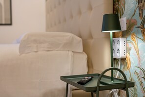 Superior Room, 1 Queen Bed, Air conditioning, Ground Floor | Minibar, in-room safe, individually decorated, individually furnished - B&B Via Corsica 10 (Pisa)