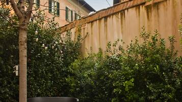 Tägliches kontinentales Frühstück (15 EUR pro Person)