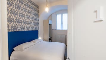 Minibar, caja de seguridad en la habitación y decoración personalizada