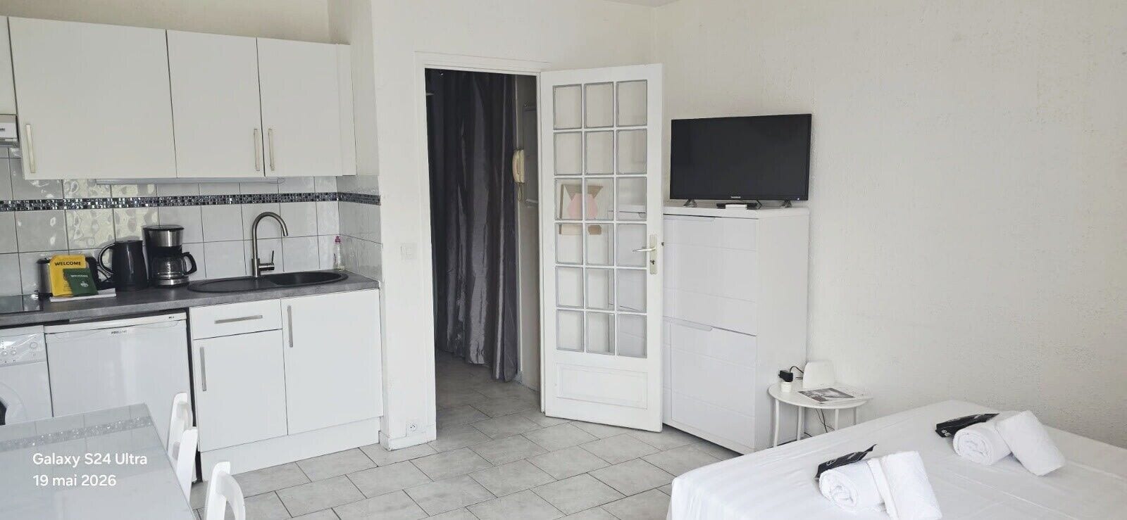 Iron/ironing board, WiFi, bed sheets