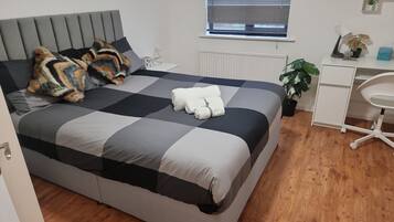 Apartemen | 2 kamar tidur, setrika/meja setrika, Wi-Fi gratis, dan seprai linen