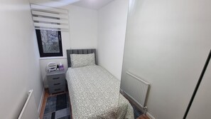 Apartament | 2 dormitoris, planxa i posts de planxar, wifi gratuïta i roba de llit