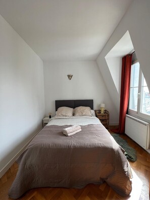 3 slaapkamers, een strijkplank/strijkijzer, gratis wifi, beddengoed