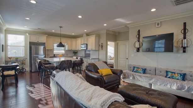 A spacious living area with a sofa, a coffee table, and a dining table. - Luxury 2 bed 1 bath in nice neighborhood. (Torrance)