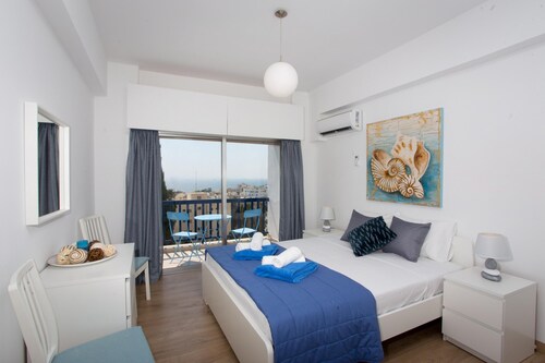 White Arches Sea View Apt No 1