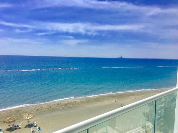 A balcony with a view of a beach and ocean. - On the Beach Penthouse (Limassol)