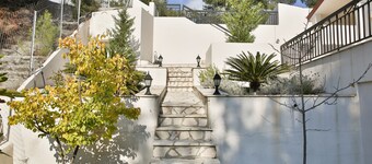 Nestor Hillside House