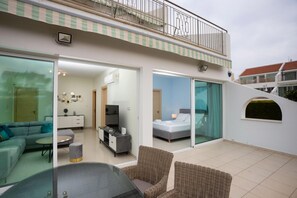 3 bedrooms - Bay View Gardens Apt 1 (Limassol)