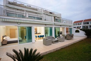 3 bedrooms - Bay View Gardens Apt 1 (Limassol)
