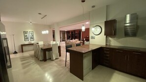 Deluxe Apartment | 3 bedrooms, individually decorated, individually furnished, bed sheets - Hallmark Beach Apt by TrulyCyprus (Limassol)