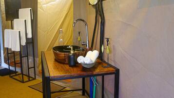 Family Room | Bathroom | Shower, rainfall showerhead, free toiletries, bathrobes
