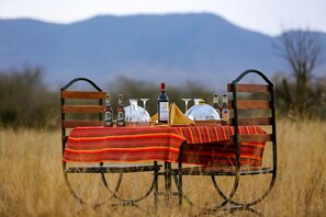 Outdoor dining - Ndoto Serengeti Camps (Bariadi)