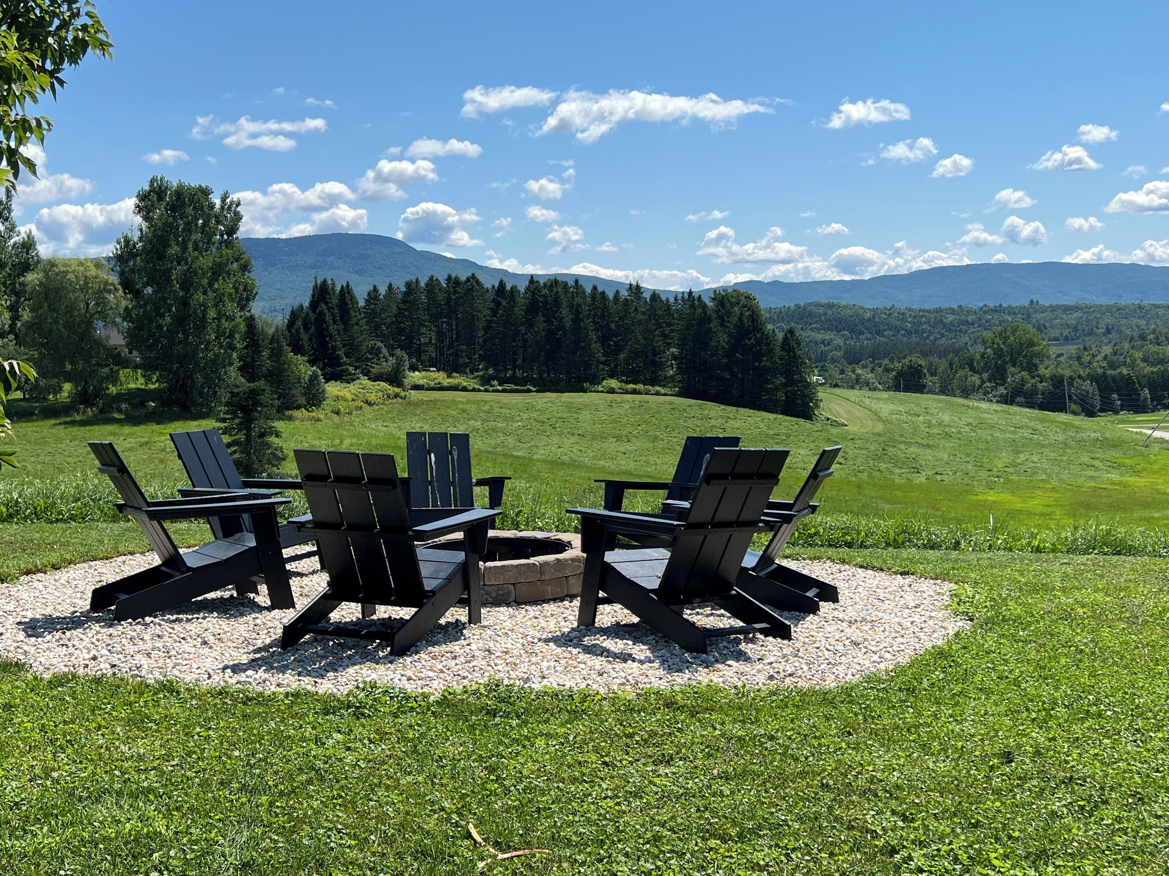 New! EPIC Views - Idlewild House 4 BR w Office - Ski Kayaks Hike 10 min to Stowe