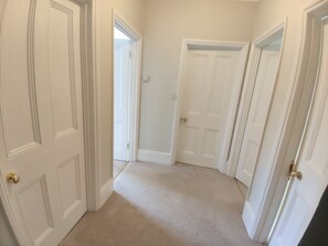 Interior - 2 Bedroom Flat in Prime Wimbledon Village cul-de-sac location (London)