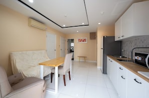 Family Apartment | Laptop workspace, free WiFi, bed sheets - New Nordic Trend 6 by Apartwell (Pattaya)