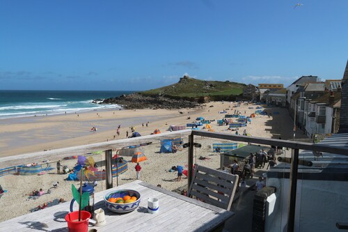 Brantwood, Porthmeor beach, St Ives, Cornwall
Stunning views with beach access