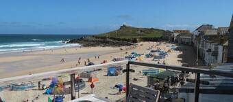 Brantwood, Porthmeor beach, St Ives, Cornwall
Stunning views with beach access