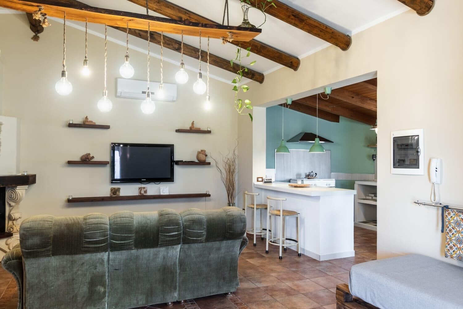 Télévision, cheminée