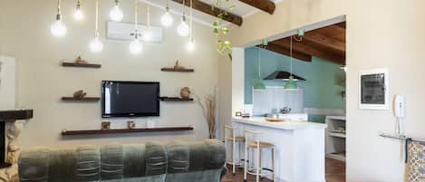 Télévision, cheminée