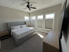 5 室のベッドルーム、アイロン / アイロン台、WiFi、ベッドシーツ