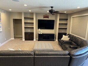 Living area - Great St. George home, near a park and walking trails. (Washington)