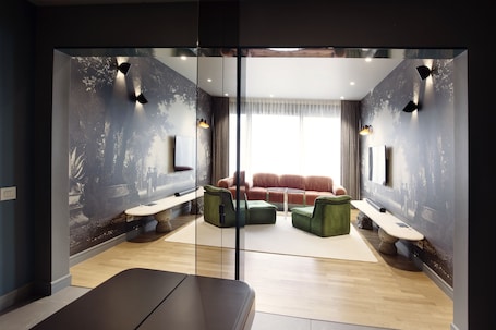 Interior. Luxury Suite 8 Want - 2 Bedroom, 2.5 Bathrooms, Living, Kitchen