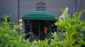 Pintu masuk hartanah
